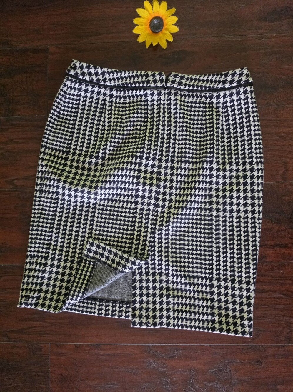 Talbots Black & White Houndstooth Mini Skirt - Picture 6 of 6
